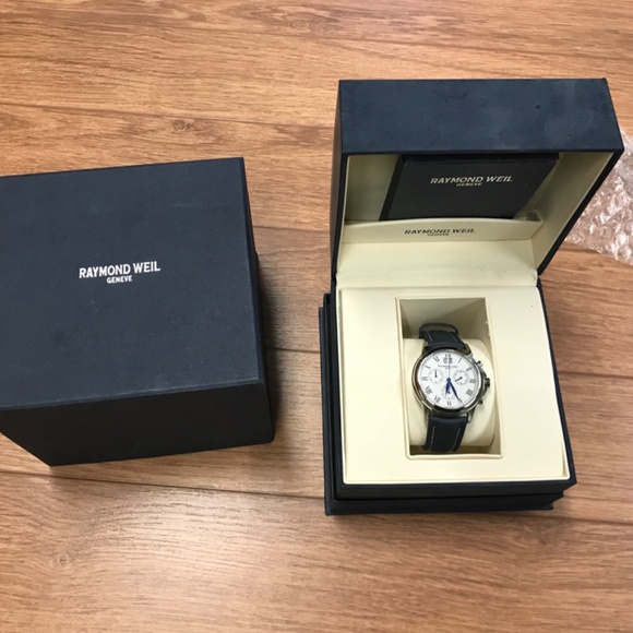 Raymond Weil Tradition Men's Watch Item No. 4476-STC-00300 - Picture 2 of 7